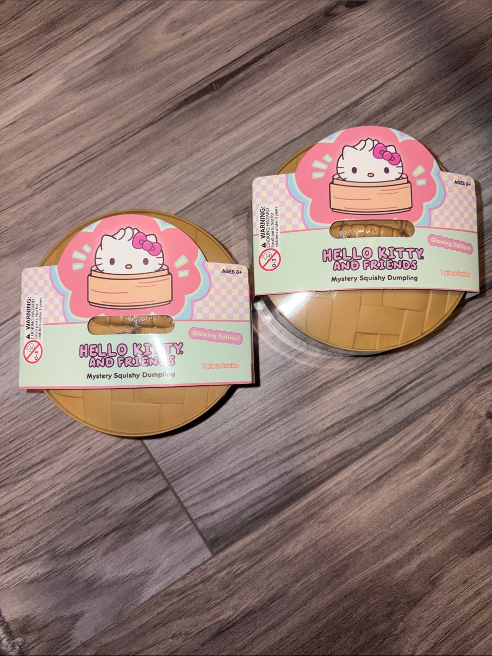 🎀 RARE 2-Pack Hello Kitty & Friends Mystery Squishy Dumpling Glowing Edition NEW